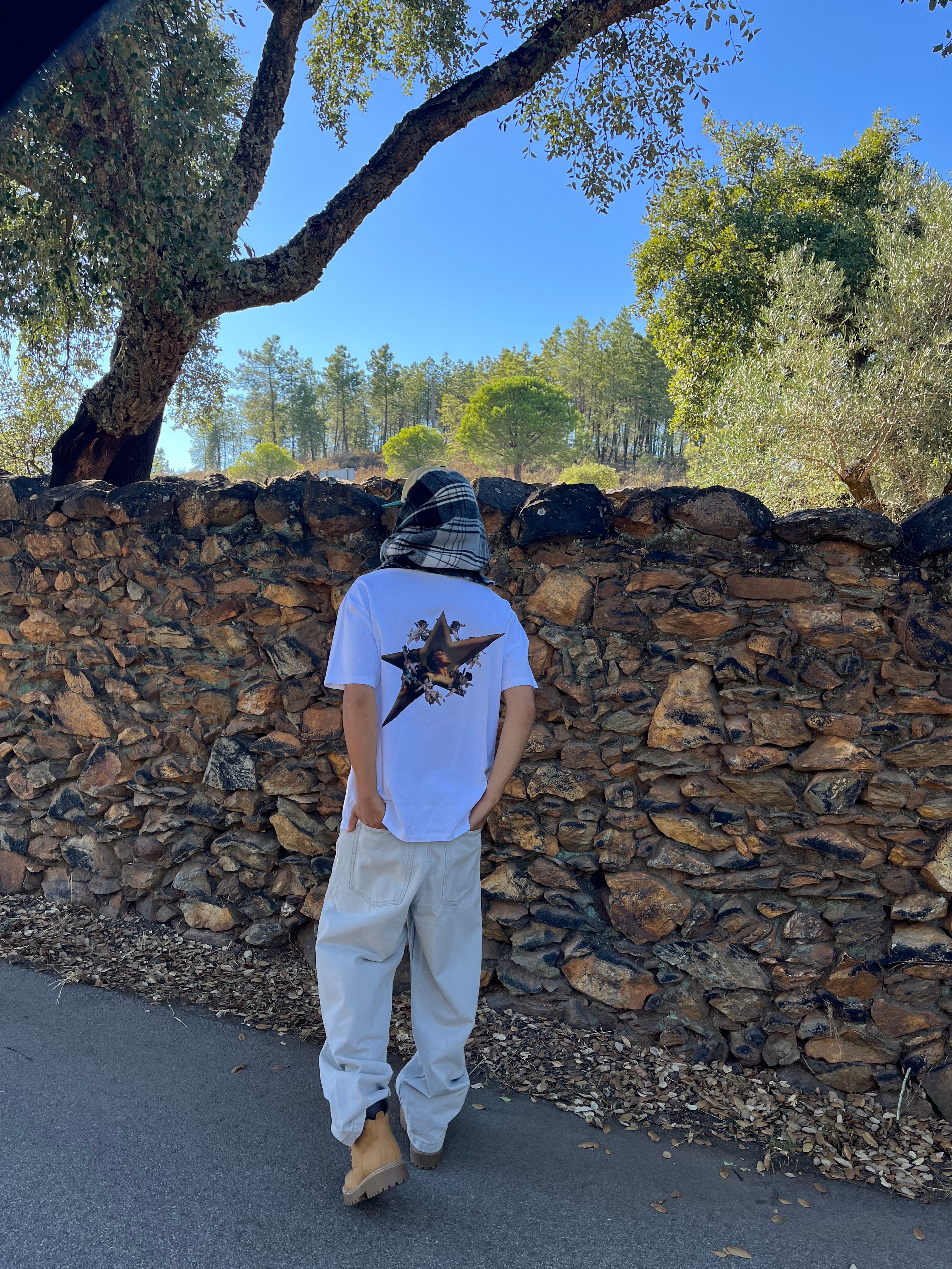 Camiseta Oversize Around the Star